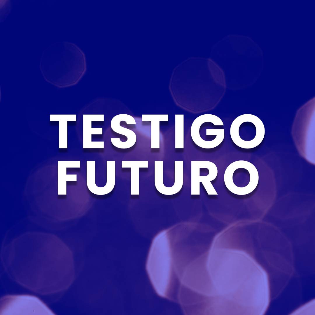 Es una imagen con un fondo azul oscuro y destellos de luz difusa en tonos lilas y blancos. En el centro, aparece el texto en letras grandes y blancas que dice "TESTIGO FUTURO".
